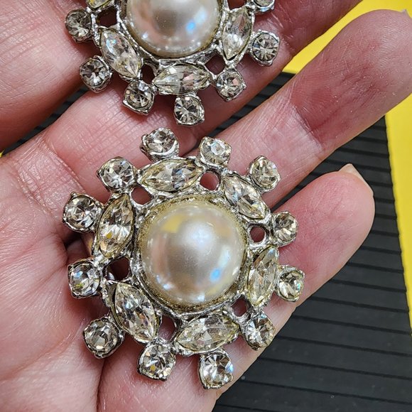 5 matching Vintage clear Rhinestone and Faux Pearl Buttons w shank silver tone - Picture 7 of 10